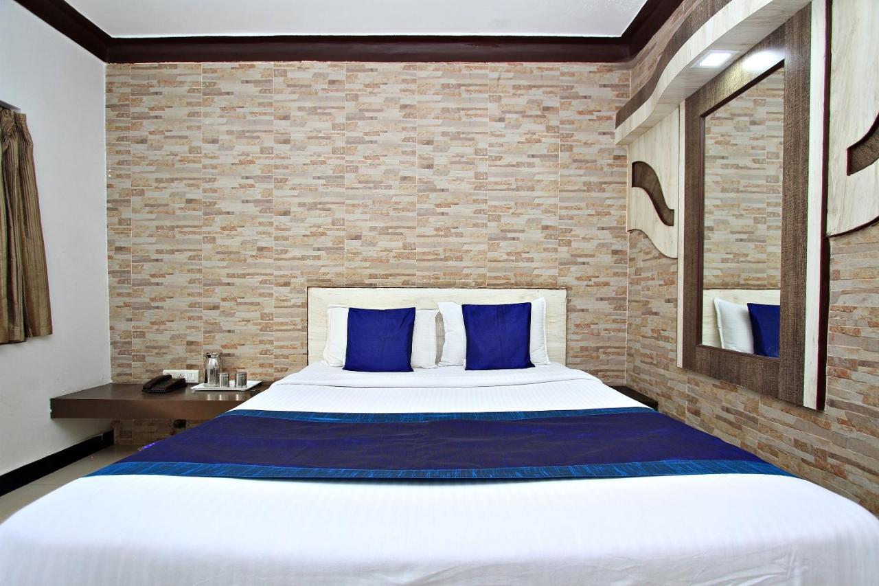אוטי Hotel Pratham International מראה חיצוני תמונה