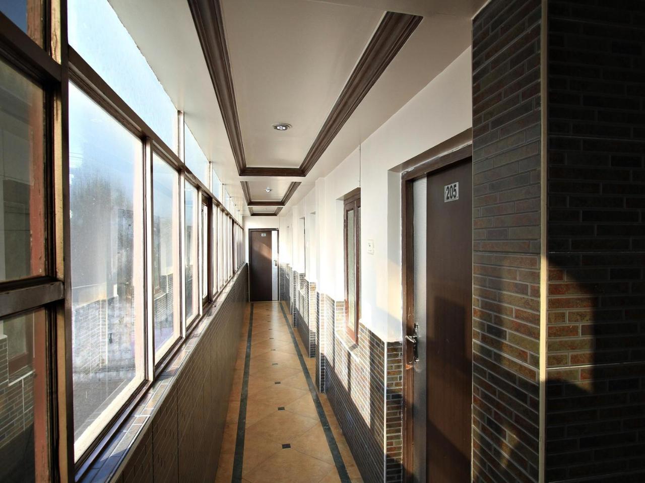 אוטי Hotel Pratham International מראה חיצוני תמונה