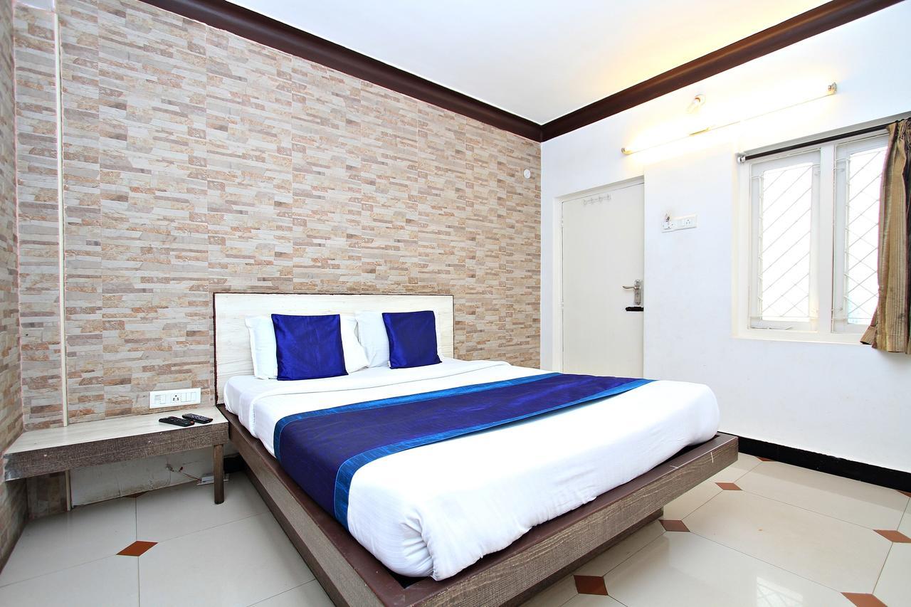 אוטי Hotel Pratham International מראה חיצוני תמונה