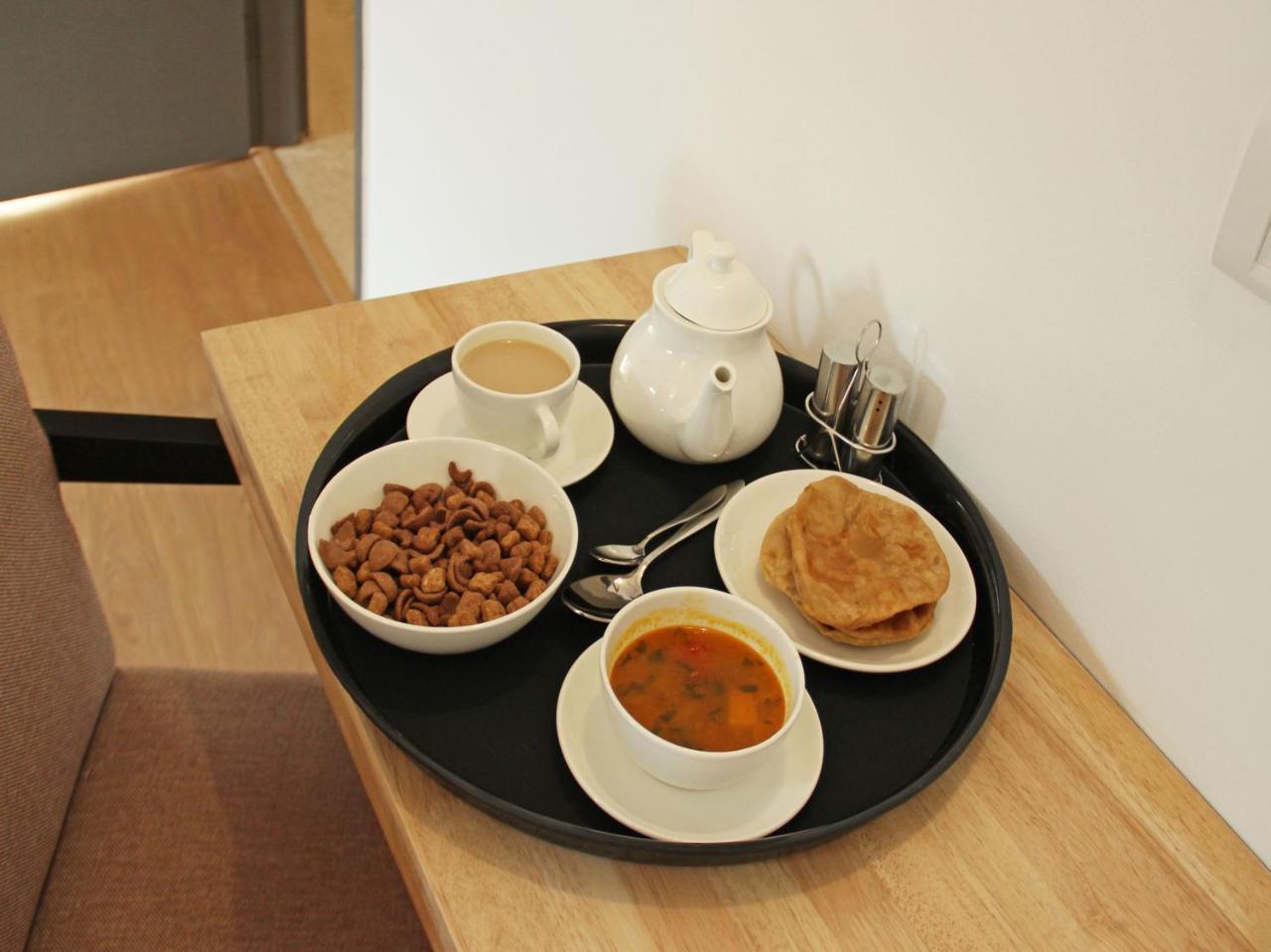 אוטי Hotel Pratham International מראה חיצוני תמונה