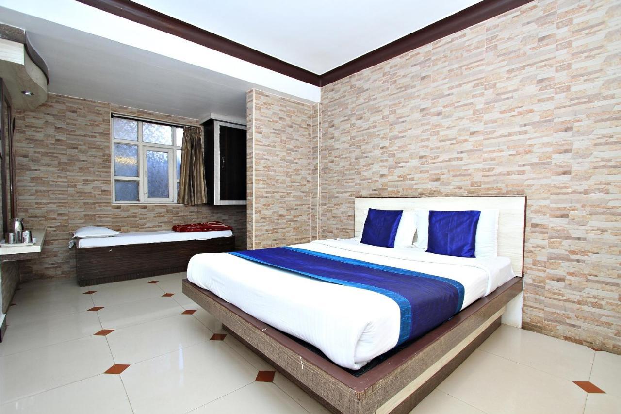 אוטי Hotel Pratham International מראה חיצוני תמונה