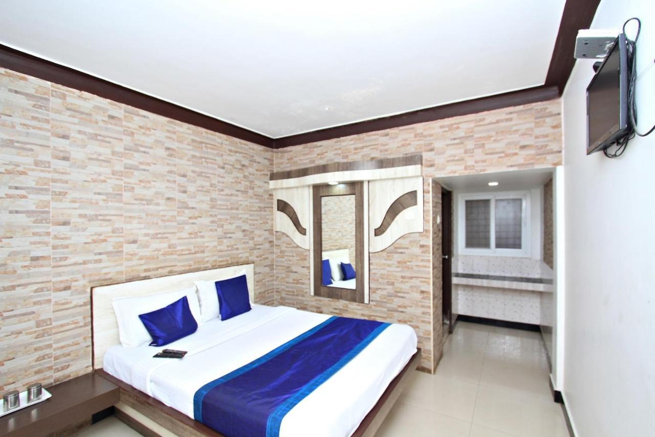 אוטי Hotel Pratham International מראה חיצוני תמונה