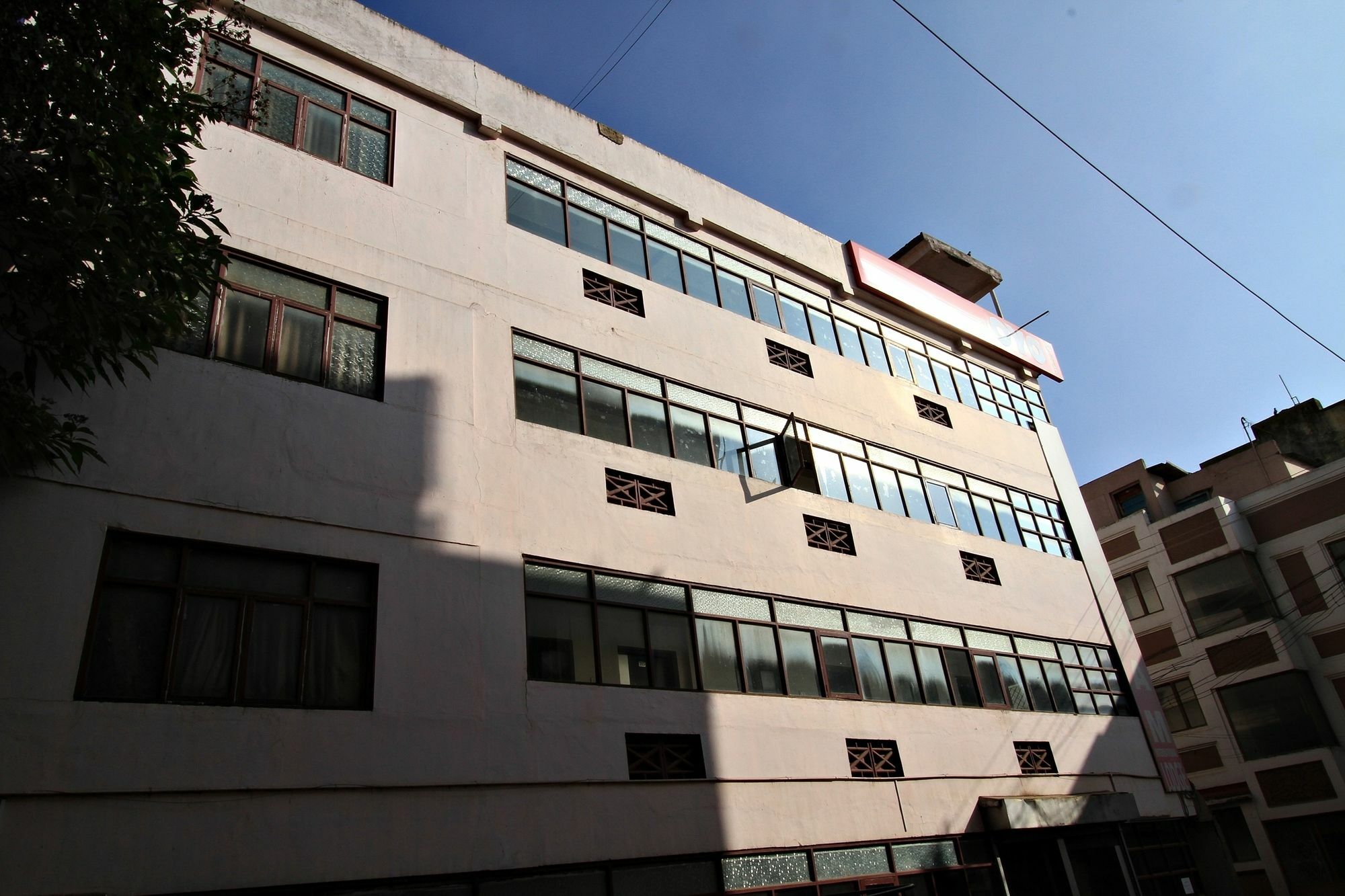 אוטי Hotel Pratham International מראה חיצוני תמונה
